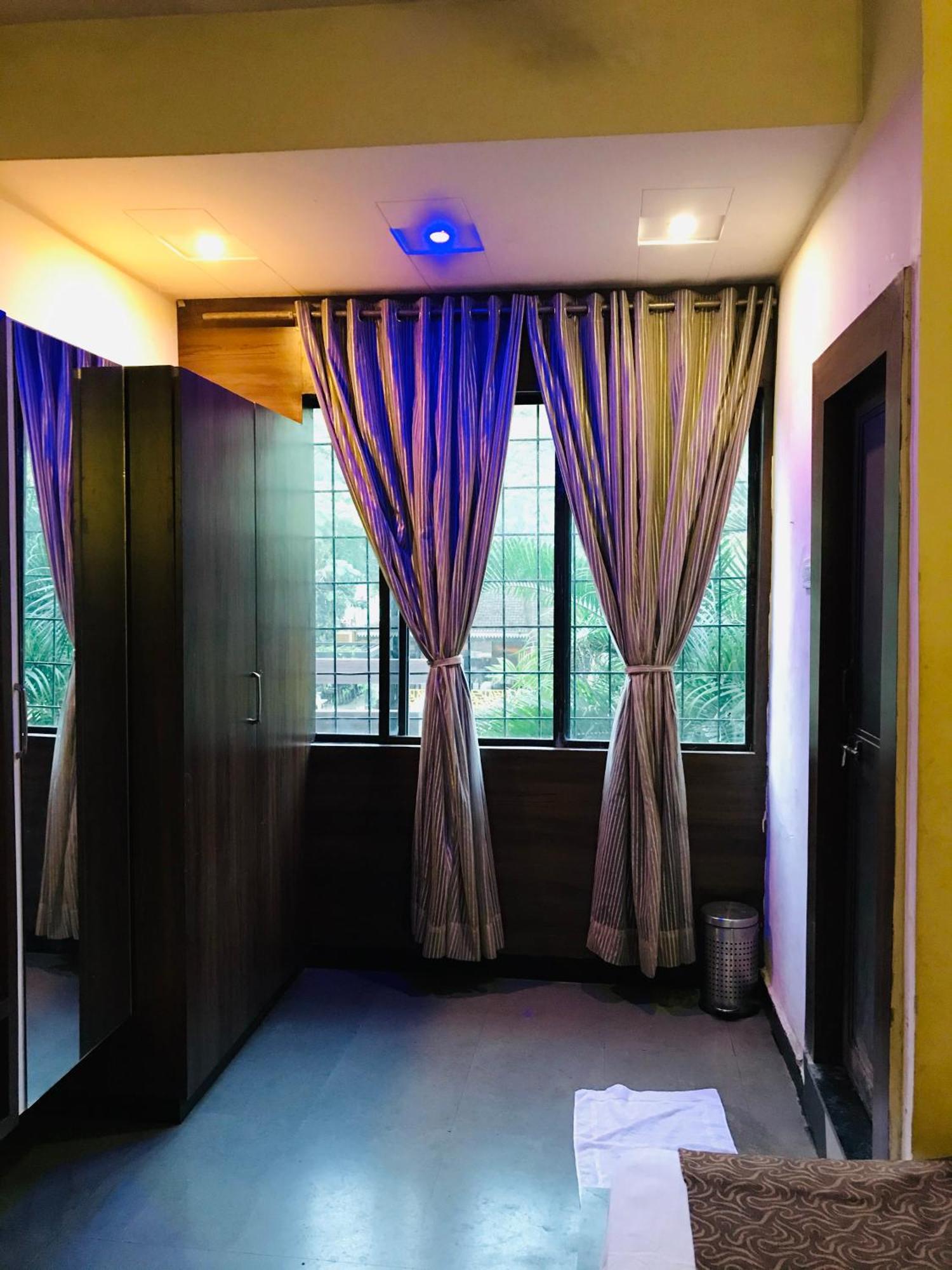 Liva Rooms Nášik Exteriér fotografie